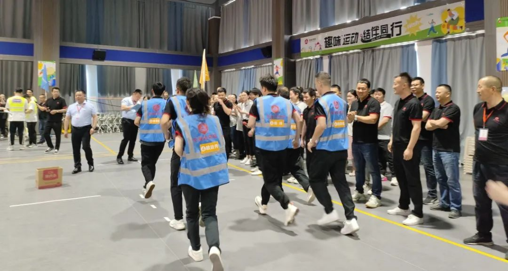 趣味运动结伴同行 | 918博天堂物流趣味运动会