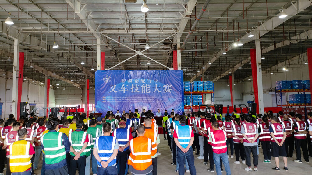 2024年新疆仓配行业叉车技能巅峰对决： 安全与效率并重，工匠精神闪耀赛场